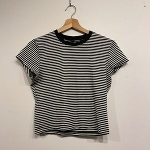 Uniqlo Green and White Striped Crew Neck Baby Tee Size Medium